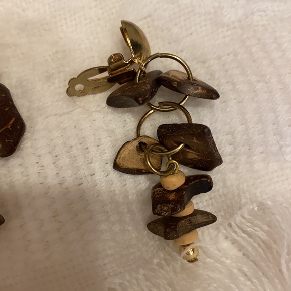 Brown & creme rock dangle clip earrings! NWT - Picture 8 of 9